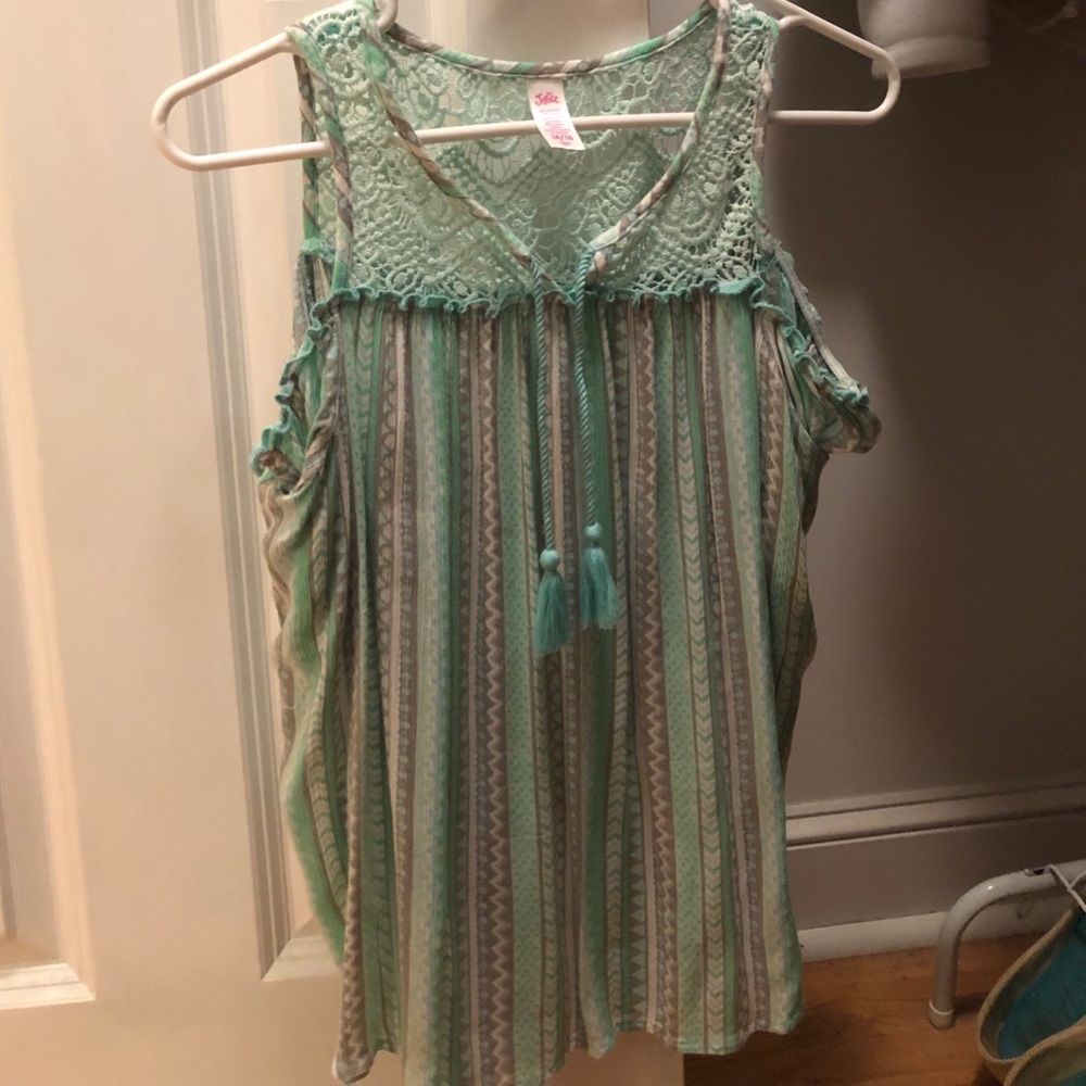 Cut our shoulder mint and grey top.